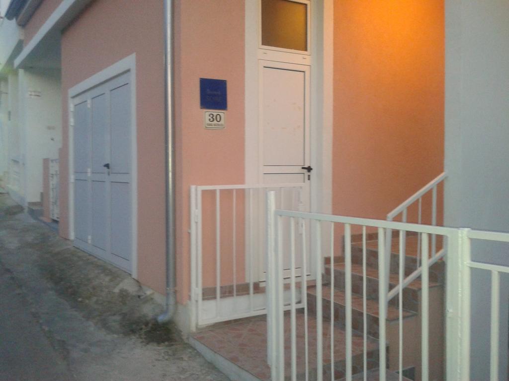 Apartments Alissa Хвар Екстериор снимка
