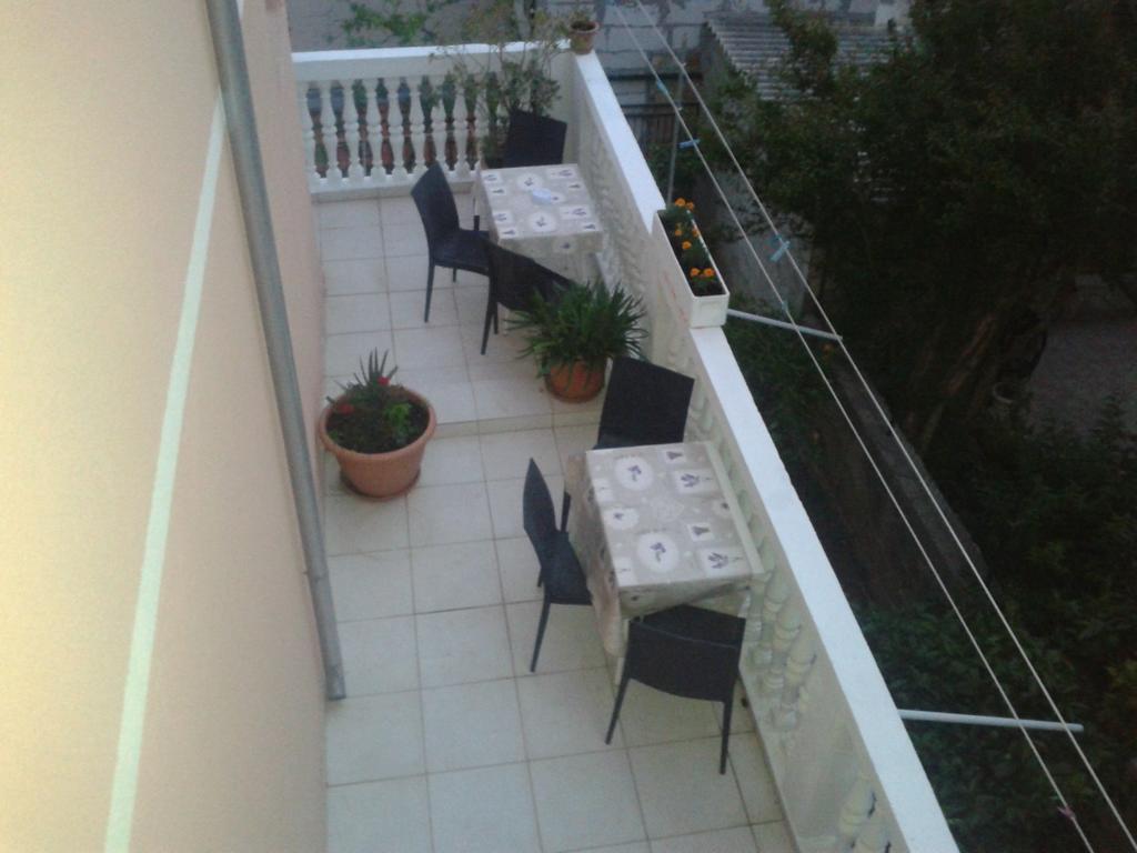 Apartments Alissa Хвар Екстериор снимка